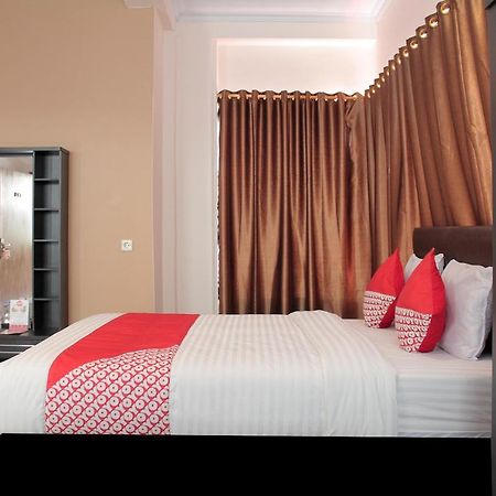 Hotel Oyo 222 M@Jayakarta Esterno foto