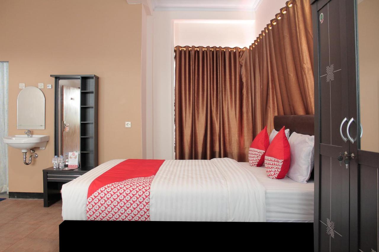 Hotel Oyo 222 M@Jayakarta Esterno foto